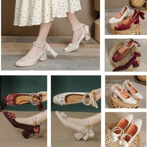 Zapatos de moda de tacones altos abiertos en tacón grueso Sandalias sandalias de ballet Diseñador plano zapato de diseñador de holusa
