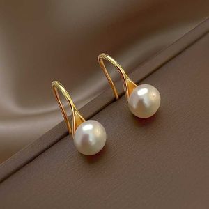 Designer Rovski Luxury Top Jewelry Accessoires High Heels Pearl Ear Hook 2023 Nouvelles notes French Style Simple and Advanced Sense Small Design Earres Perl Eargs