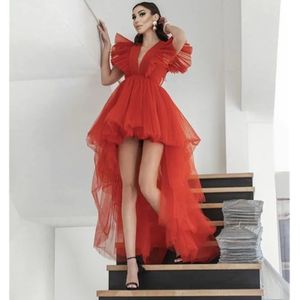 Haut bas moelleux bal Tulle Sexy col en V Hi-lo Train robes de soirée volants robes de soirée 2023