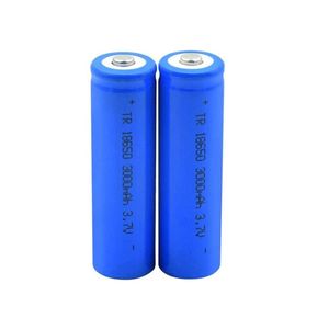 Batterie de haute qualité 18650 3000 mAh Batterie bleue à tête plate et batterie au lithium pointue, peut être utilisée dans une lampe de poche lumineuse et une petite batterie de ventilateur, etc.