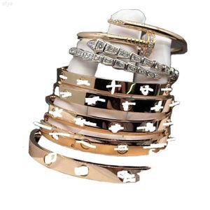 Bracelet tournevis d'amour plaqué or 18 carats de haute qualité, en acier inoxydable 316, romantique, vente en gros pour hommes et femmes