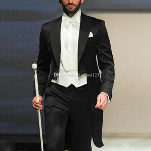 Haute Qualité Noir Tailcoat Mariage Hommes Costumes Peak Revers Trois Pièces Business Groom Tuxedos (Veste + Pantalon + Gilet + Cravate) W1065