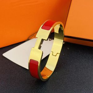 Pulsera clásica de alta calidad Joyería de diseño Pulsera de lujo para mujer Pulsera de diseño Pulsera de acero inoxidable Joyería para hombres y mujeres Tamaño 12 mm Chapado en oro de 18 quilates