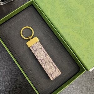 Porte-clés en cuir de haute qualité Classique Exquis Luxury Designer Car Keyring Lettre en alliage de zinc Longe unisexe Or Noir Métal Petits bijoux avec boîte cadeau 6 couleurs GG