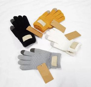 Haute qualité hommes femmes laine gants à tricoter créateur de mode marque lettre imprimée couleur unie cinq doigts mitaines de luxe femmes K5305227