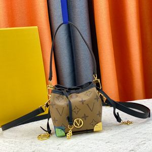 Mini bolso de cubo de alta calidad NOE PURSE Solo en línea Bolsos de lujo Bolsos de cuero de moda para mujer Bolsos de hombro cruzados Totes Monederos Monederos Monederos Cruz Cuerpo