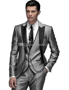 Haute Qualité Un Bouton Argent Gris Mariage Marié Tuxedos Peak Revers Garçons D'honneur Hommes Formelle Costumes De Bal (Veste + Pantalon + Gilet + Cravate) W204