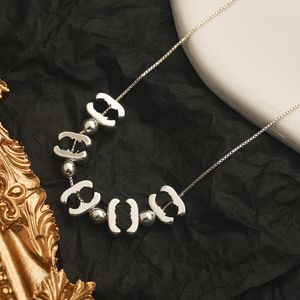 Joyería de diseño de regalo de acero inoxidable de alta calidad Nuevo collar de plata 925 Diseño de marca clásico Logo Cadena larga Gargantilla de amor para mujer Joyería
