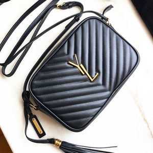 Top qualité Femmes Black Crossbody LOU Sac photo Chaînes de créateurs de luxe Sacs Mini pochette Sac à main à pompon Fourre-tout en cuir véritable Été Hobo Quilting Sac à bandoulière