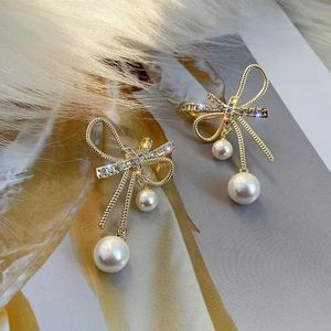 Boucles d'oreilles en carré blanc simple de perle