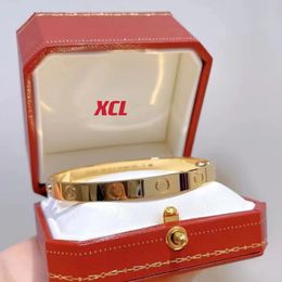 Bracelet jonc de mode de haute qualité Bracelets en acier inoxydable Célèbres Designers de luxe Marque Bijoux pour femmes Couple SCREW LOVE 6mm 4Diamonds avec boîte en gros