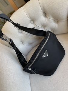 Hobo Bolsas de almohadas Bolso de cintura clásico negro Diseñador de lujo Bolsa de deportes al aire libre Pecho Estilo de moda Totes de compras Cremallera Monedero de mujer fresco Carteras cruzadas