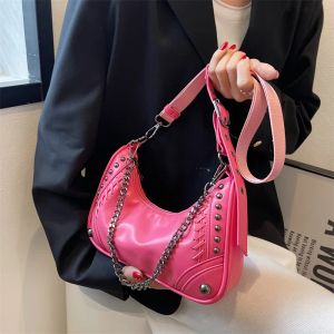 Hobos Style Style Metal Chain Pu Leather Casual Handbags For Women Punk Rivet Pu Women's Bag Trend Fashion Rock Street Crossbody