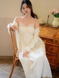 Home Vêtements French Sexy Nightgown Femmes Two-Piece Set Spring Silk Lace Fairy Jacquard Pajamas Robe Nightgowns Sleepwear