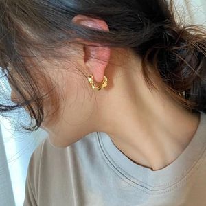 Pendientes de aro La moda Retro Geométrico Trenzado Metal Oído Hebilla Onda Son simples y elegantes Adecuados para la fiesta de las damas