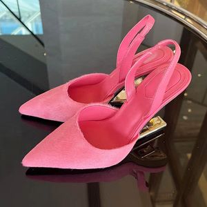 Sandalias de tacón alto de pelo de caballo Zapatos de tacón abierto hueco rosa Zapatos de vestir de diseñador Última moda Dedos en punta Esculpidos Tacones anormales metálicos resbalón en diapositivas Zapatos de vestir