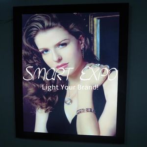 Caja de luz LED magnética ultrafina con pantalla de publicidad de venta caliente con embalaje de caja de madera (60 * 120 cm)