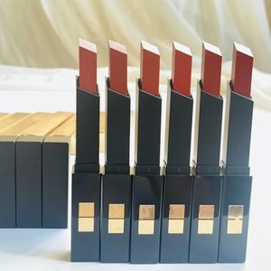 Hot Brand Lipstick Rouge A Levres Terciopelo altamente pigmentado Mate Alta calidad y no es fácil de desvanecer Nuevas barras de oro pequeñas 22g