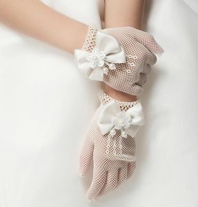 Hot Children Gloves Hollow Out Pearl Flower Bowknot Finger Gloves Child Girls Floral Butterfly Mittens Kids Wedding Party Accessories Beige