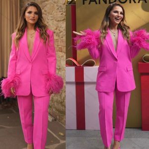 Conjunto de trajes de pantalones de mujer de color rosa intenso, chaqueta de manga larga con plumas para niña, vestido de fiesta de graduación de pierna ancha de talla grande para oficina y mujer