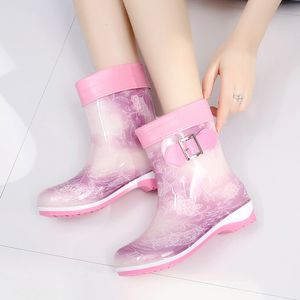 Vente chaude - bottes de pluie mignonnes hiver demi-bottes chaudes décontractées grande taille 36-41 chaussures en caoutchouc gelée imperméables à enfiler dames chaussures de travail féminines