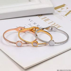 Vente chaude Bracelets de luxe Designer Bijoux bracelet marque coquille Boucles d'oreilles pour femmes Marques de mode colliers et bracelets Saint Valentin cadeau d'anniversaire Fête de mariage