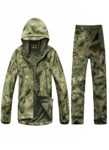 Venta caliente Hombres Ejército Táctico Militar Traje deportivo al aire libre Caza Camping Escalada Impermeable A prueba de viento TAD piel Chaqueta + Pantalones T1909194025398