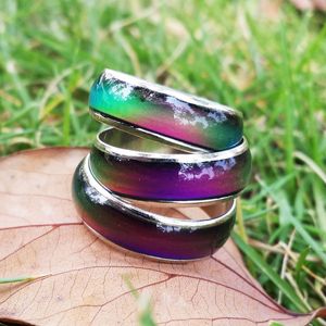 Venta caliente 50 piezas lotes anillos de banda de humor para niños increíble cambio de Color mágico sensación de emoción 6mm de ancho a granel