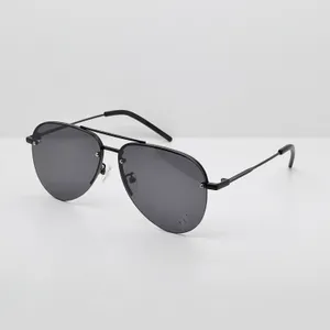 Venta caliente gafas de sol de diseñador para mujer monograma gafas de sol clásicas para mujer gafas retro medio marco con letra en las lentes protectoras uv400 moda con estuche