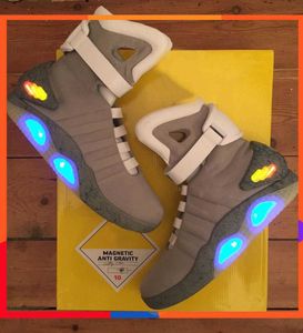 HOT Sneakers Led Chaussures Bottes Gris Foncé Marty Mcfly 'S Lighting Up Mags Noir Rouge Édition Limitée Air Mag Retour Vers Le Futur Glow In The With