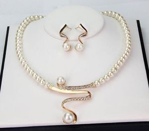 Hot style crystal diamond-encrusted pearl necklace earrings pendant 2 sets of bridal wedding accessories