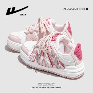 Chaussures de femmes Huili Sakura Pink Petit White Chaussures Femme 2024 Été Nouveauaire polyvalente chaussures de planche femme épaisse de pain épaisse de chaussures en gros 905