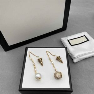 Helado Diseñador Colgante Studs Charm Diamond Ball Gotas para los oídos Mujeres Pendientes largos de perlas con caja