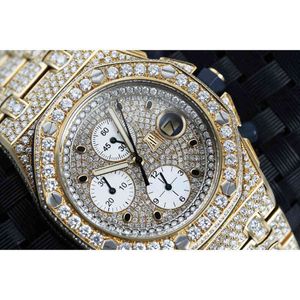 Iced Out Montre-bracelet en or jaune 14 carats pour homme avec diamants blancs ronds analogiques cloutés en moissanite