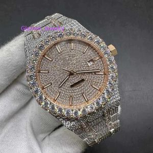 Montre homme glacée automatique entièrement diamants CZ 2 tons boîtier en or rose lunette de grosses pierres 42 mm montre brillante en cristal saphirMontre de luxe sertie de diamants