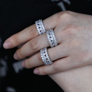 Iced Out Round Heart Cubic Zircon Pavé Ring pour femmes Lady Silver plaquée de nouveaux styles