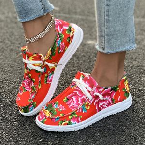 En la primavera de 2024, los nuevos zapatos planos casuales de gran tamaño para mujer con cabezas redondas y flores grandes en el noreste de China son los zapatos casuales.j32X#