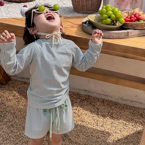 INS Childrens Swimsuit para niños Protección solar a rayas Sol de manga larga Baby One Piece Swimwear Kids Swim Traje de baño 240412