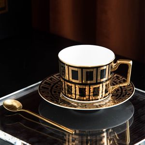 Ins Style Café tasse de café de qualité Vintage Ceramic Mug Restaurant Hôtel Christmas Bone-China Tass Gift Box