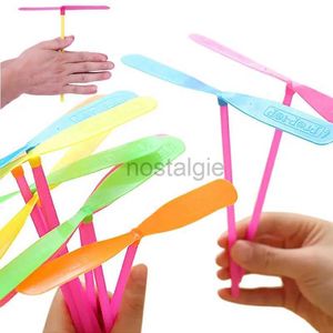 Jouets d'intelligence en plastique bambou libellule forme main pousser hélice volante jeu de sport de plein air enfants jouet cadeau jeux de flèche rotative 24327