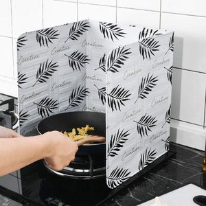 Interior Decorations Aluminum Foldable Kitchen Gas Stove Baffle Plate Frying Pan Oil Splash Protection Screen Kichen Accessories Tools Decor