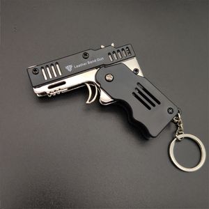 Es posible usar la pistola de banda de goma plegable colgante mini M1 con plástico de aleación de llavero para balas blandas de juguete entre las edades de 8 y 55
