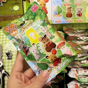 Japón Familias Sylvanian Caja ciega Kawaii Camping Dress Up lindo anime de figuras de anime adornos de cumpleaños para Navidad 240325