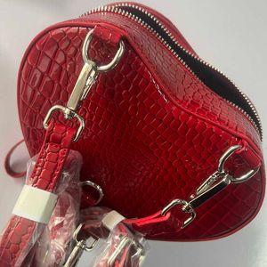 Japan Vivi Designer Sac à dos pour femme Motif Crocodile Sac à bandoulière Rouge Punk Saturn Sac Bandoulière Sac à dos Mode Coeur Mini Portefeuille cartables