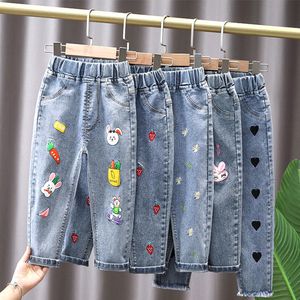 Jeans filles pantalons de bande dessinée enfants pantalons en denim vêtements décontractés pour tout-petit bébé fille 2 6 ans printemps été enfants à la mode 230704