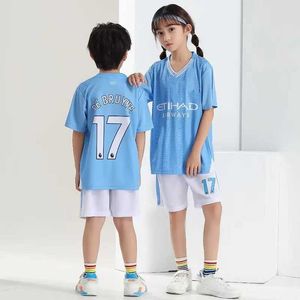 Jerseys New Boys and Girls de Bruyne Fan Edition Rugby Football Shirt Mens and Childrens Runaway Game Football Shirt Set à manches courtes UniFo H240508
