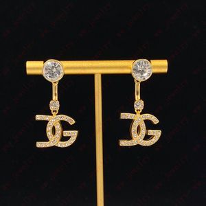 Créateur de bijoux Metal Zircon Alphabet deux types de méthode d'usure dames Boucles d'oreilles Charm, simplicité élégante, Saint Valentin, Noël, Thanksgiving sec, cadeaux