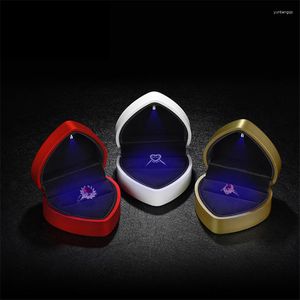 Bolsas de joyería en forma de corazón LED embalaje Dispaly casos caja de anillo con colgante de luz para mujeres regalos paquete boda terciopelo