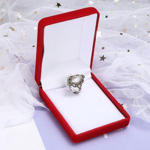 Sachets de bijoux Rouge Ronge Ronde d'oreille Horaire Showcase Velvet for Wedding Bridal Packaging Wholesale