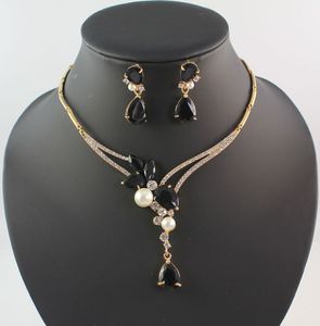 Ensembles de bijoux en perles blanches et grenat noir, collier plaqué or 18 carats, boucles d'oreilles pour femmes, ensemble de fête de mariage